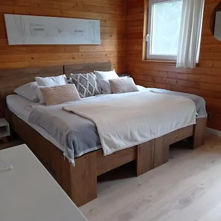Basiowka Nad Jeziorem Ferienhaus *