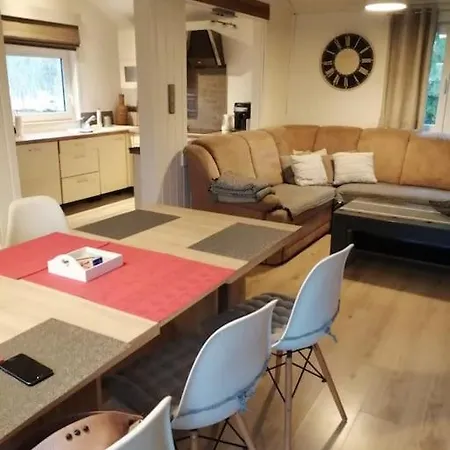 Basiowka Nad Jeziorem Ferienhaus *