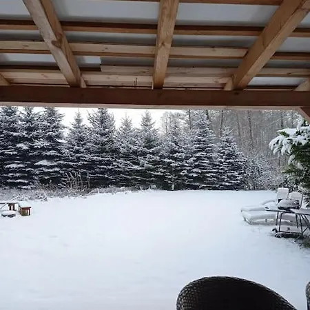 Basiowka Nad Jeziorem بيت للعطل