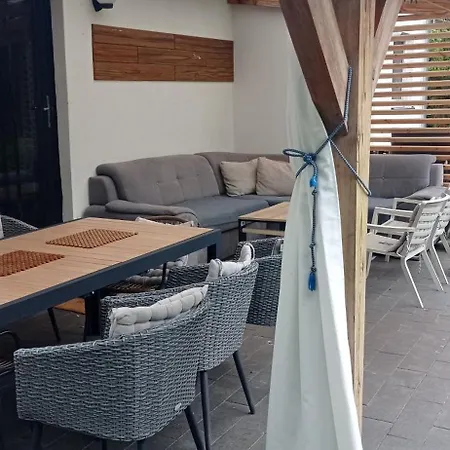 Basiowka Nad Jeziorem بيت للعطل